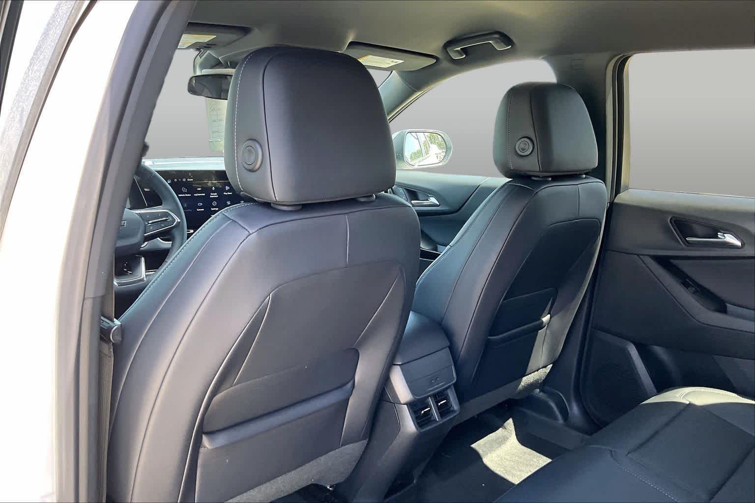 2027 Chevrolet Equinox LT - Photo 22