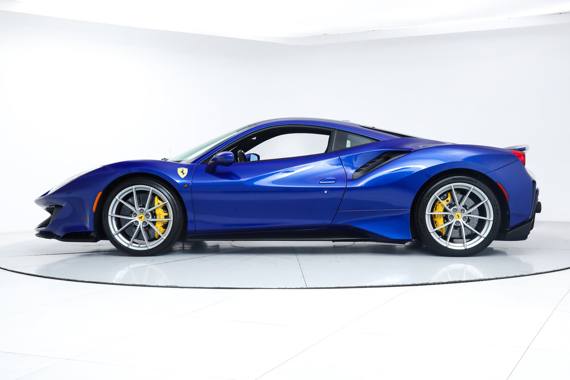 Used 2020 Blue Ferrari  image 4