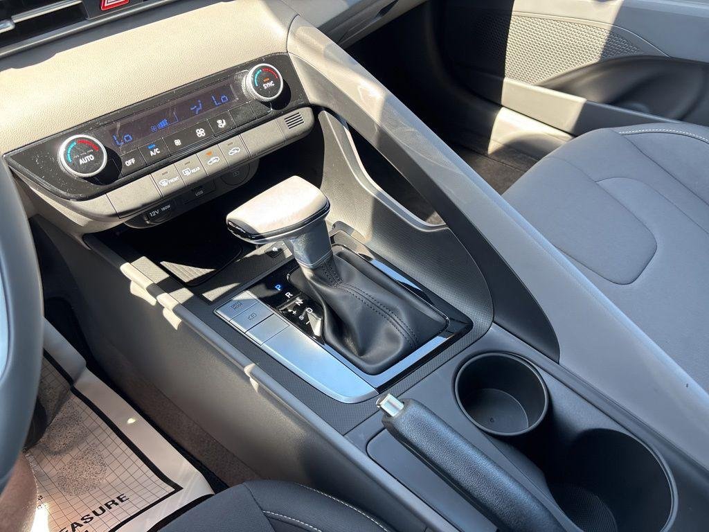 2025 Hyundai Elantra SEL - Photo 29