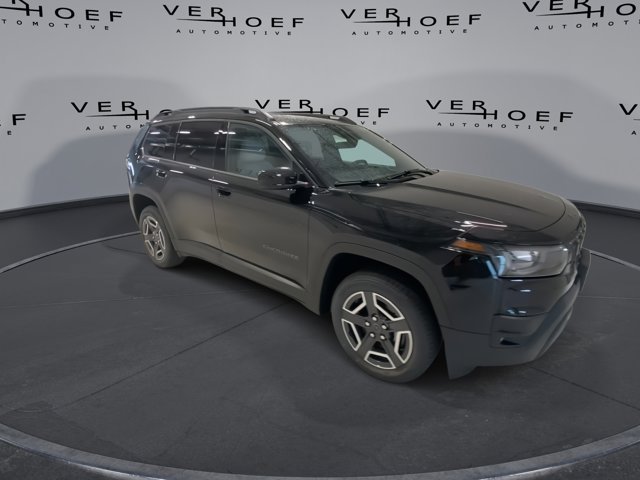 New 2026 Diamond Black Crystal Pearl-Coat Exterior Paint Jeep Laredo image 2