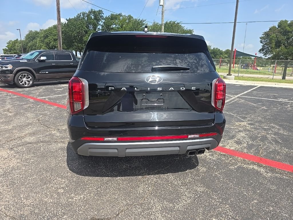 Used 2025 Black Hyundai SEL image 5