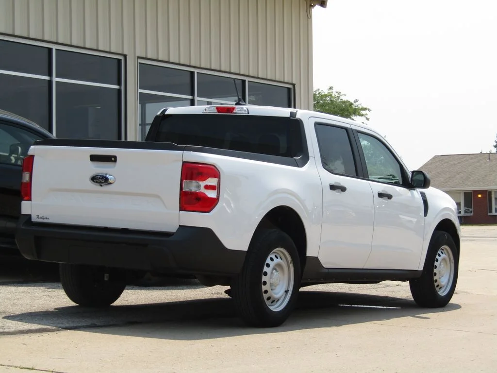 Used 2024 Oxford White Ford XL image 3
