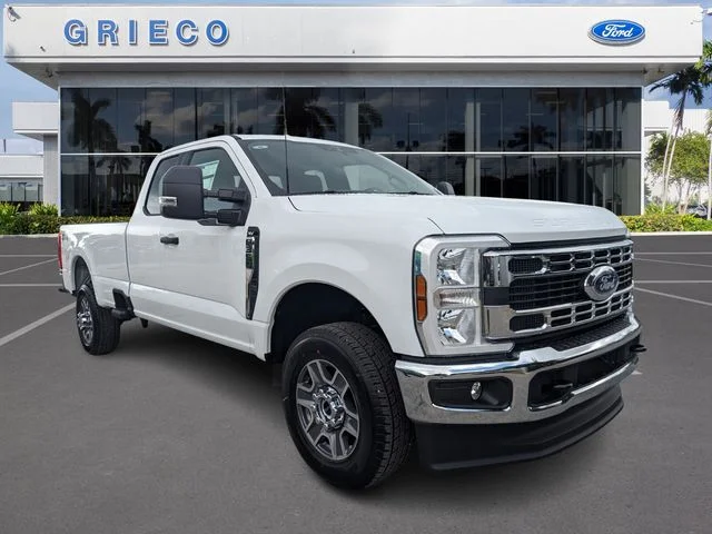 2025 Ford Super Duty F-350® XLT