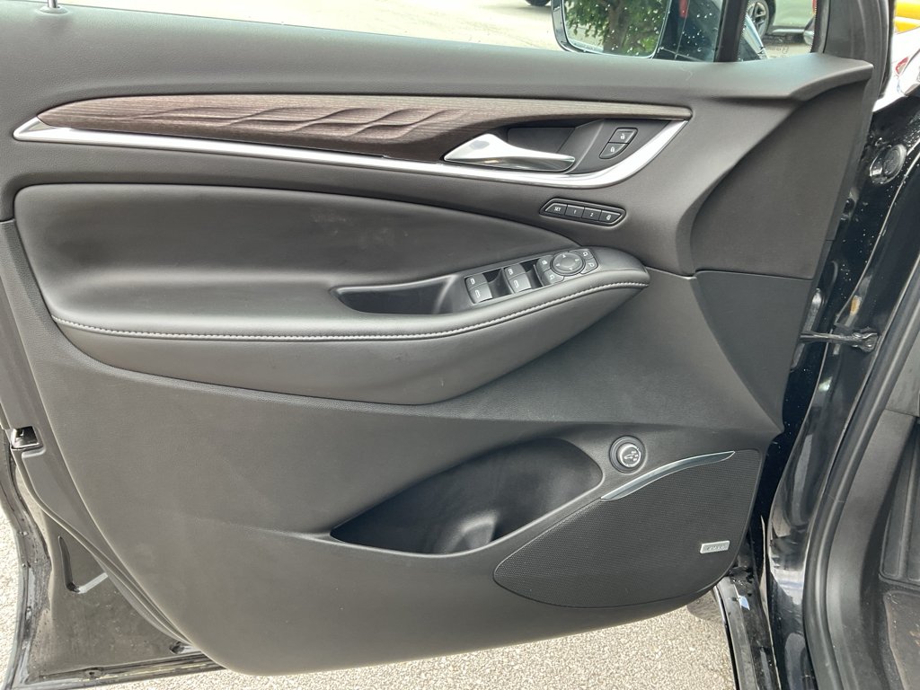 Used 2022 Ebony Twilight Metallic Buick Avenir image 17