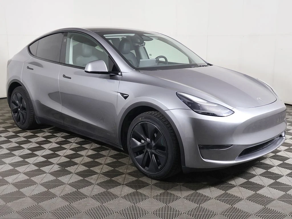 Used 2024 Tesla Model Y Long Range with VIN 7SAYGDEE3RA291327 for sale in Parma, OH