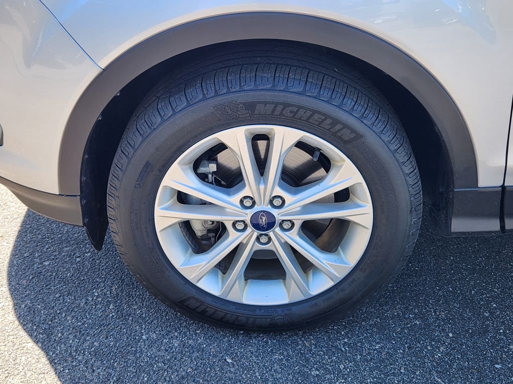 Used 2018 Silver Ford SE image 9