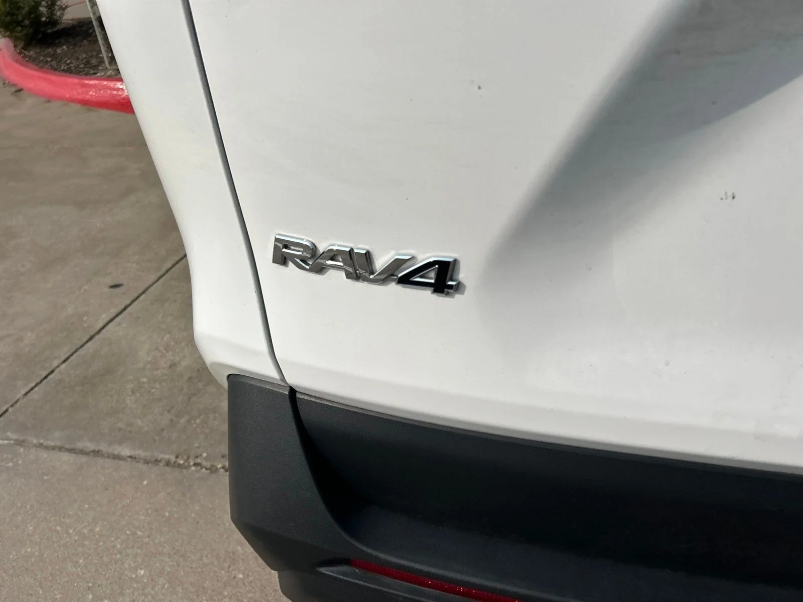 Used 2025 White Toyota XLE image 13