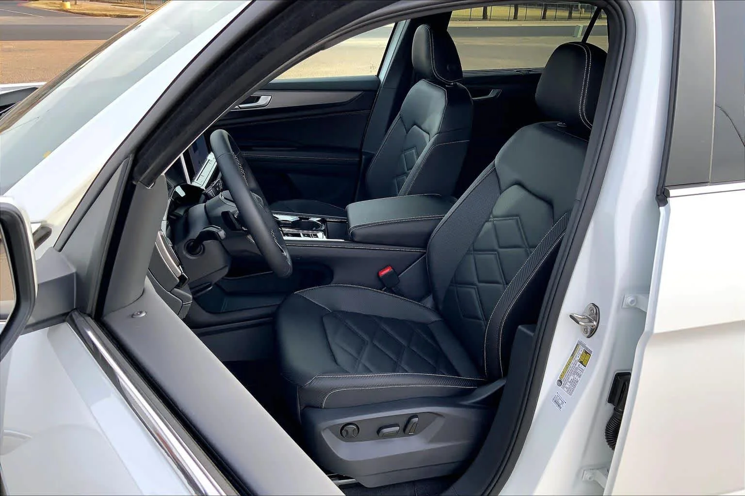 New 2026 Opal White Pearl Volkswagen 2.0T SE w/Technology image 9