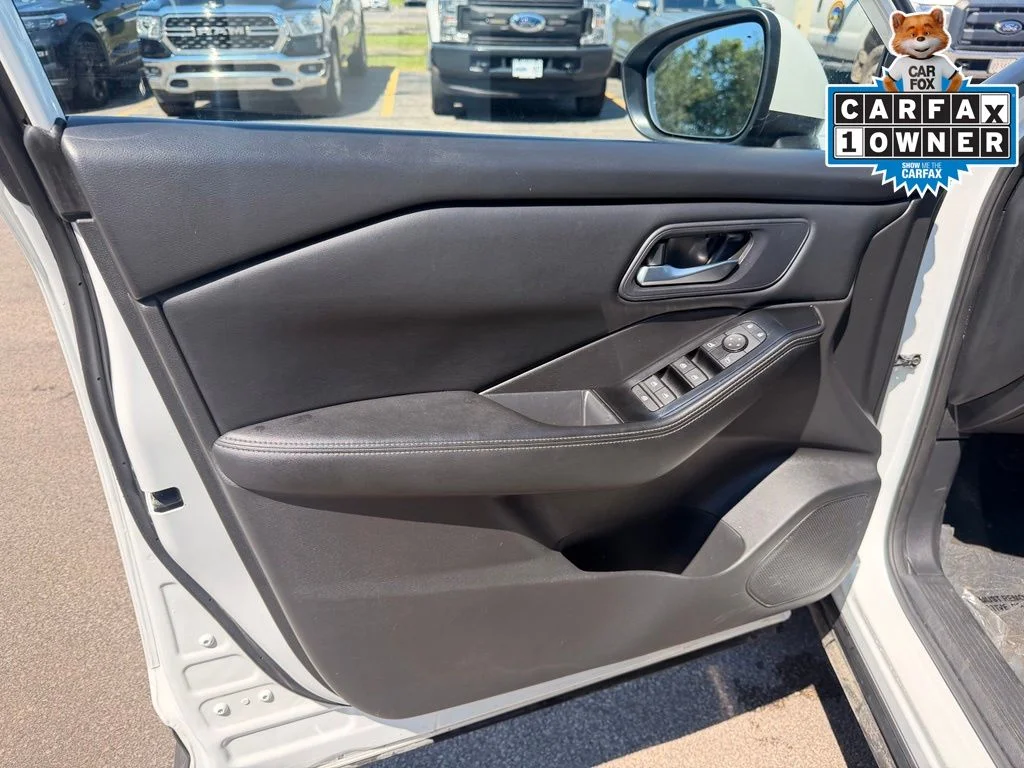 Used 2024 Pearl Nissan SV image 25