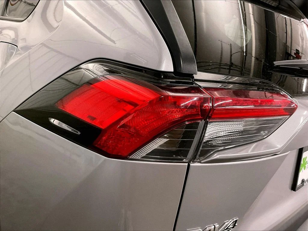 Used 2020 Silver Toyota XLE image 34