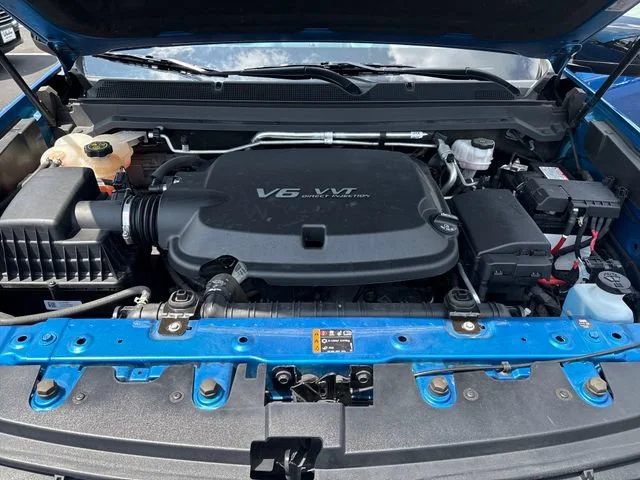 Used 2022 Bright Blue Metallic Chevrolet Z71 image 27