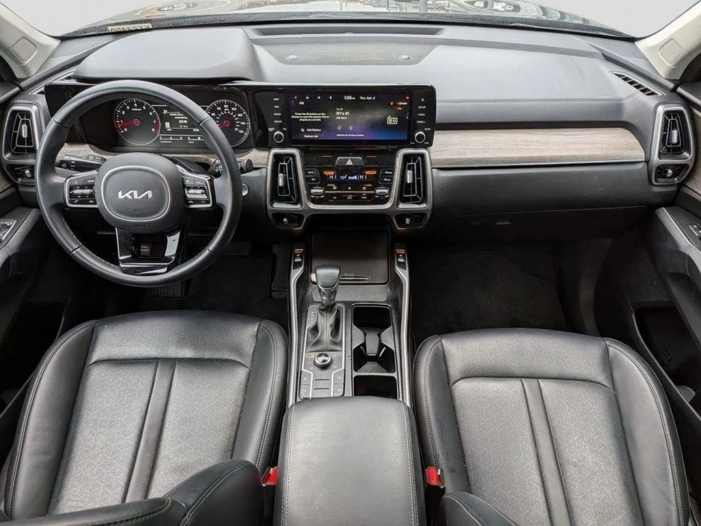 Used 2023 Black Kia X-Line S image 22
