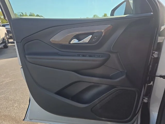 Used 2020 Silver GMC SLE image 27