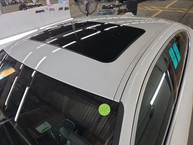 Used 2025 White BMW xDrive40 image 11
