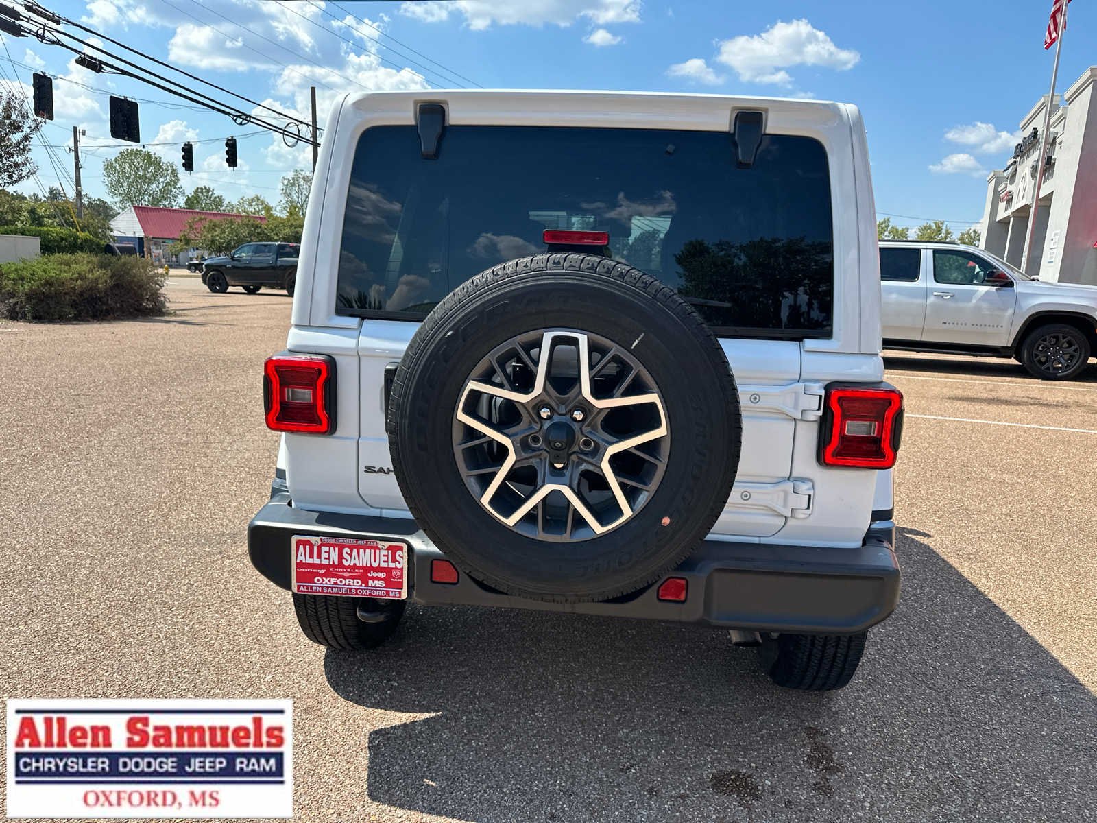 Certified Used 2025 Bright White Clearcoat Jeep Sahara image 5