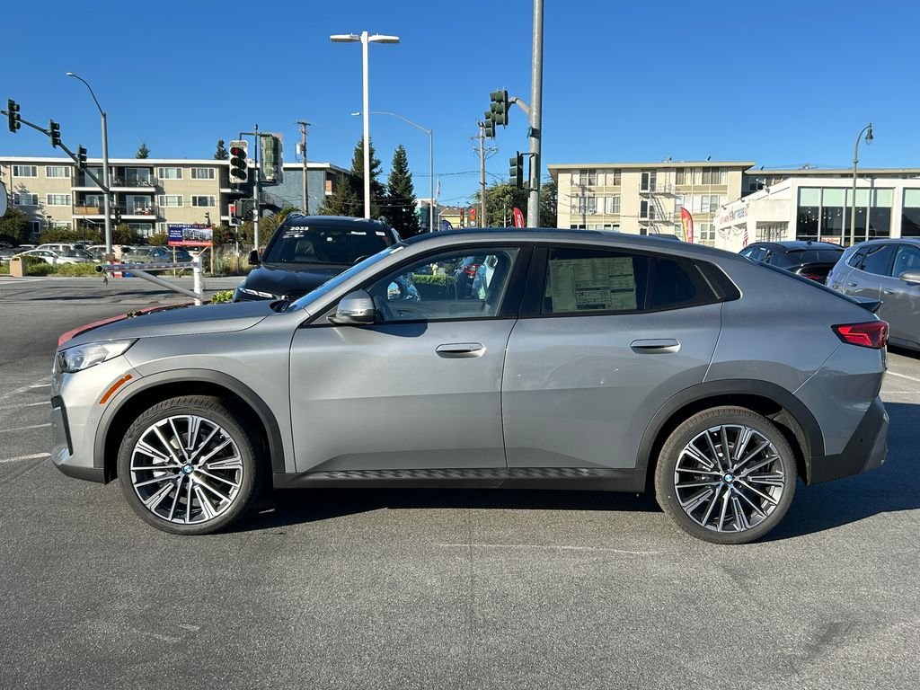 New 2026 Skyscraper Grey Metallic BMW xDrive28i image 2