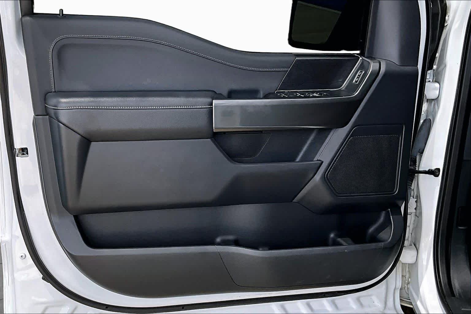 Used 2023 Oxford White Ford XLT image 22