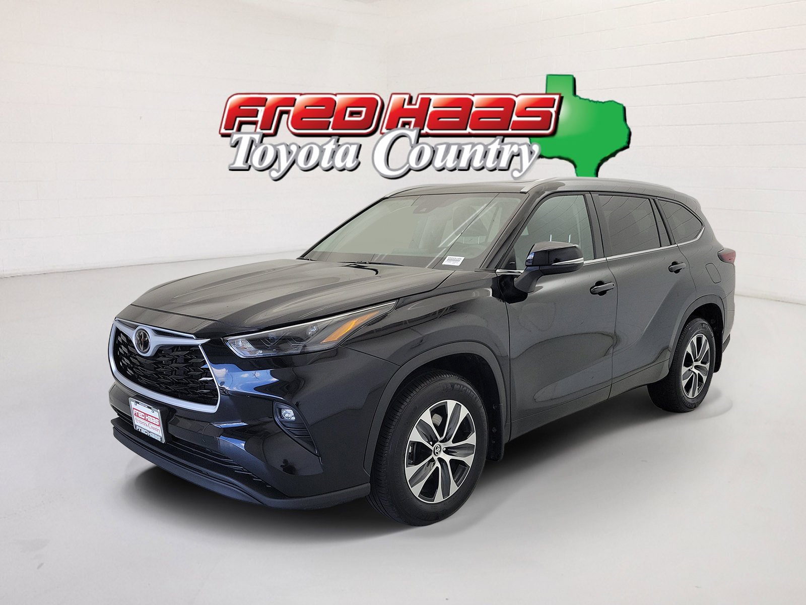 Used 2026 Midnight Black Metallic Toyota XLE image 1