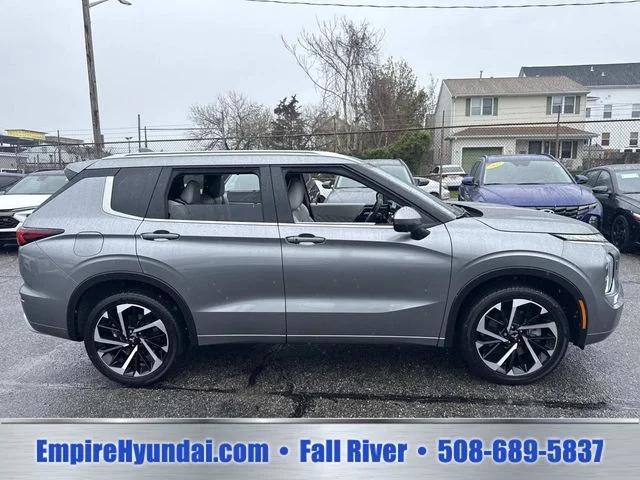 Used 2024  Mitsubishi SEL image 3