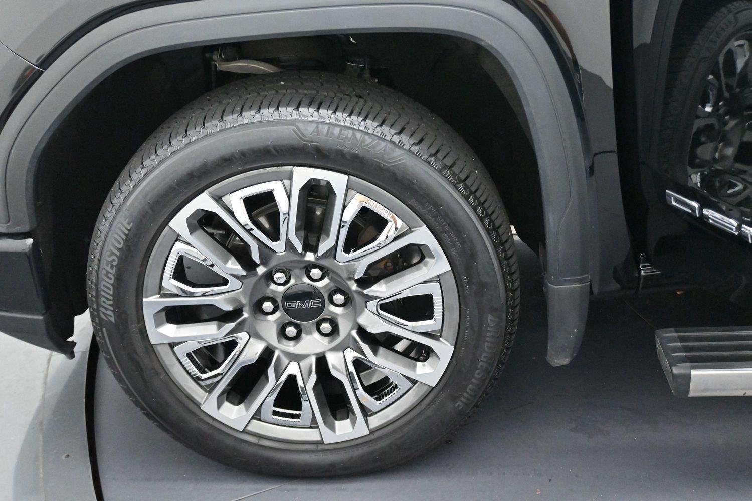 Used 2025 Onyx Black GMC Denali Ultimate image 38
