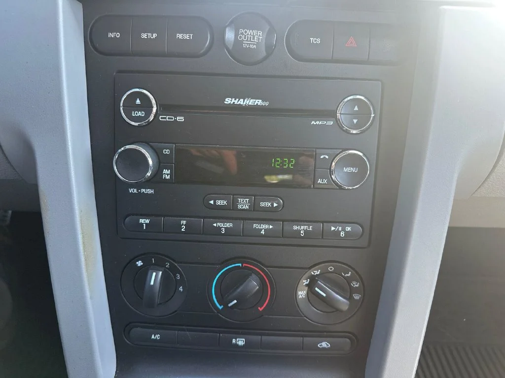 Used 2009  Ford GT image 13