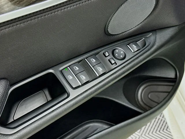Used 2017 White BMW xDrive50i image 18
