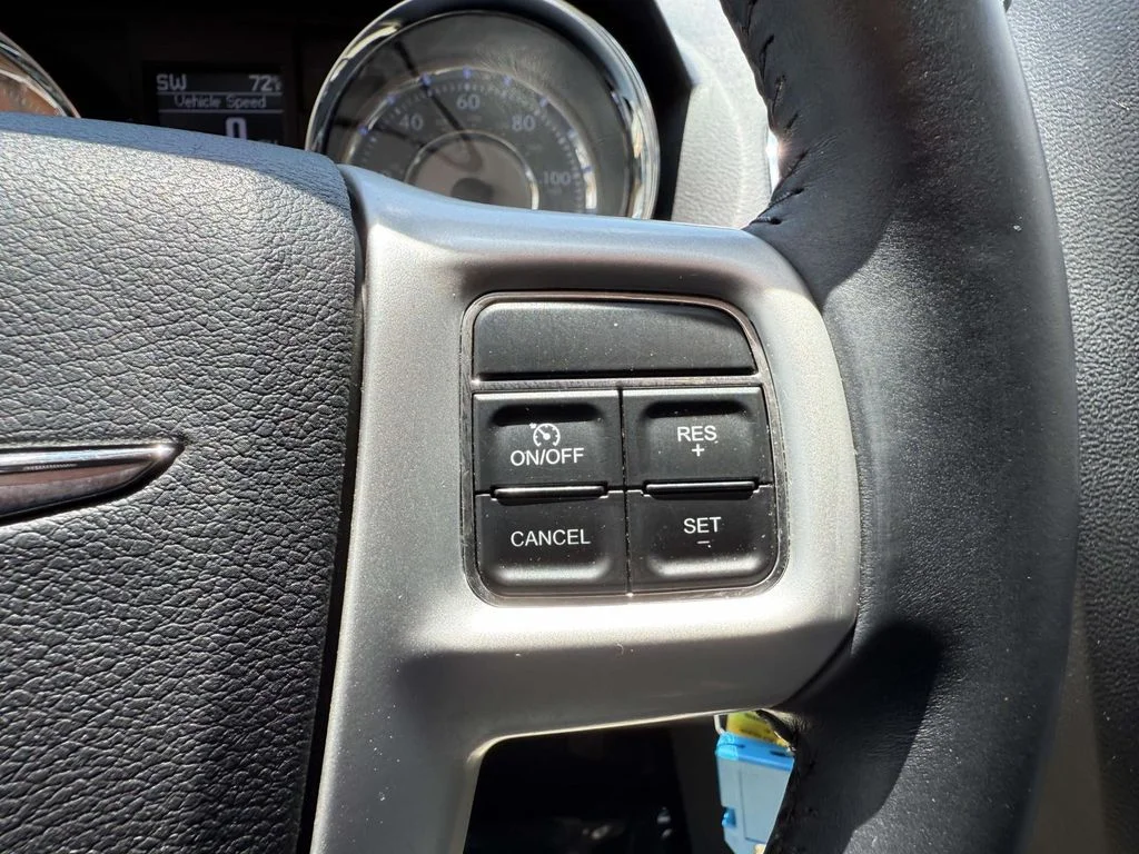 2015 Chrysler Town & Country Touring - Photo 23
