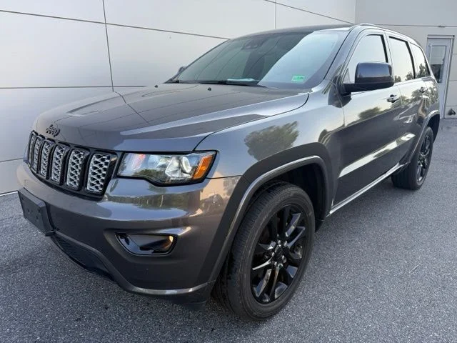 Used 2020 Granite Crystal Metallic Clearcoat Jeep Altitude image 1
