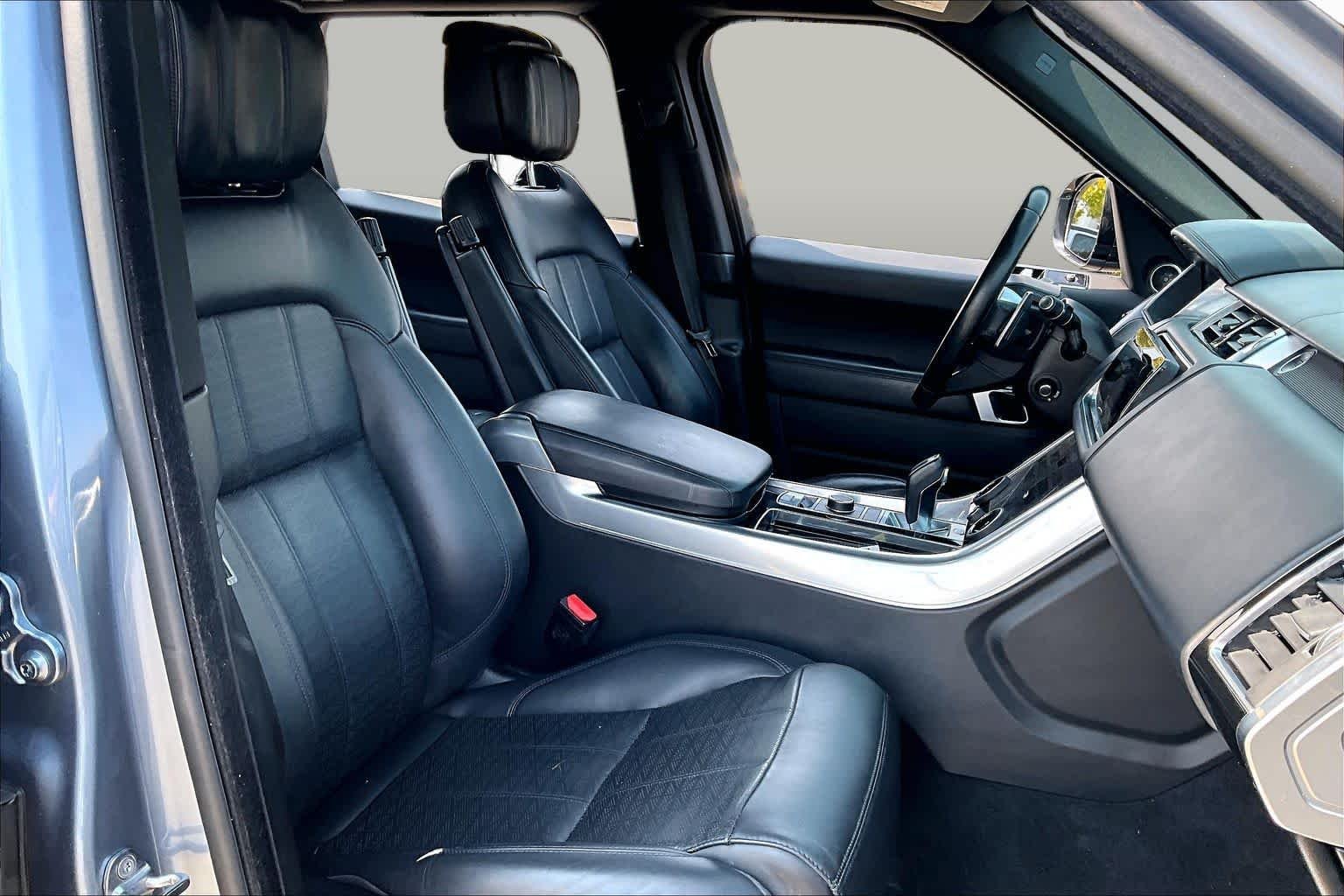 Used 2019 Byron Blue Metallic Land Rover HSE Dynamic image 8