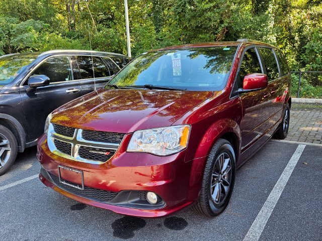 Used 2017 Red Dodge SXT image 3