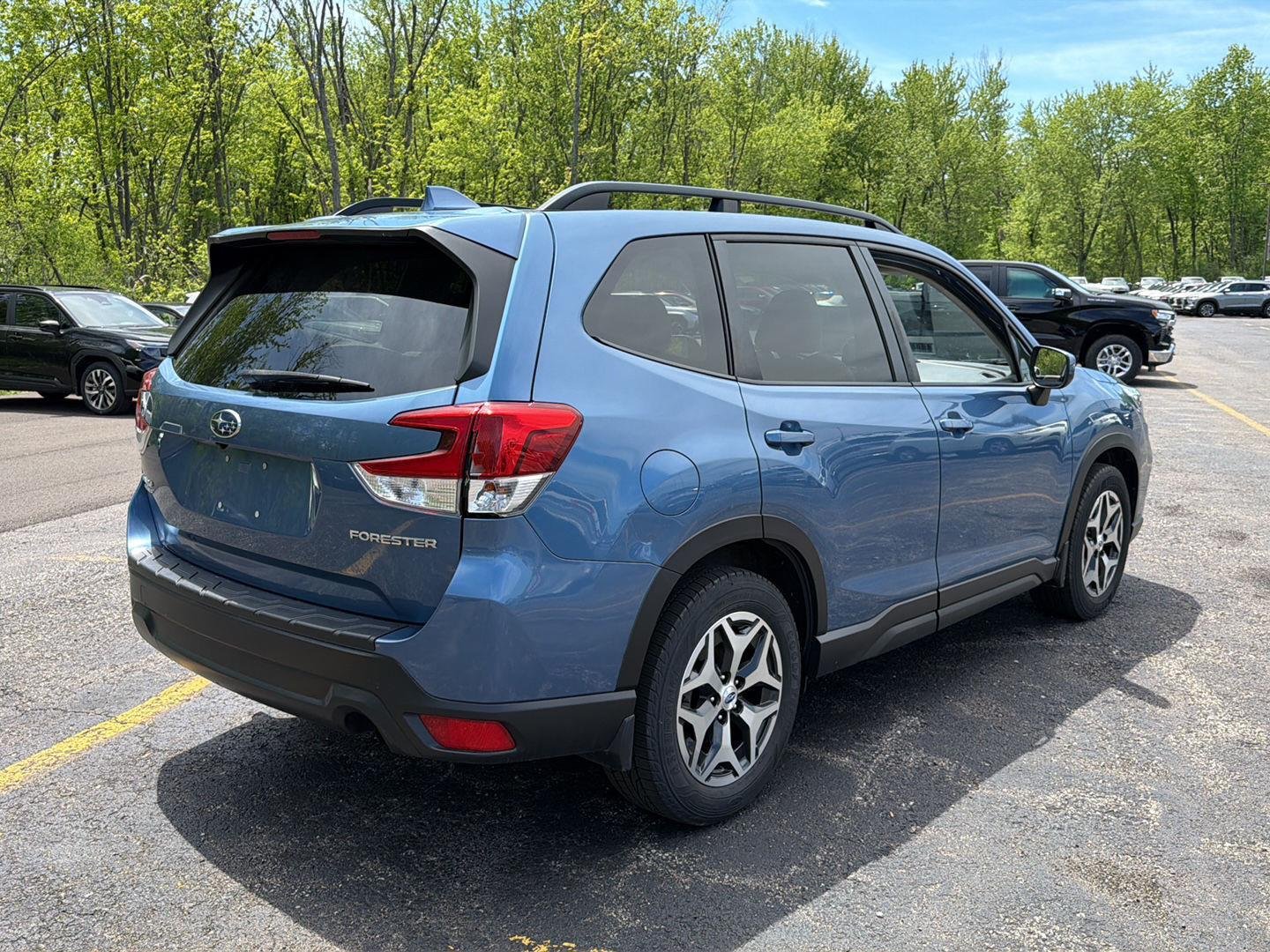 Used 2019 Horizon Blue Pearl Subaru Premium image 8
