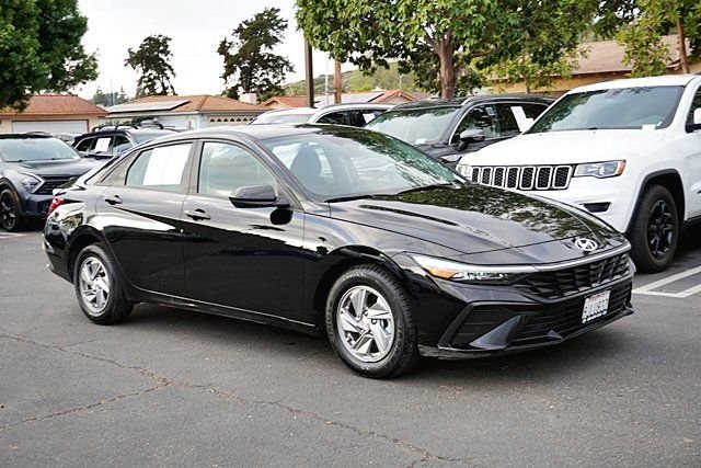 Used 2024 Black Hyundai SE image 4