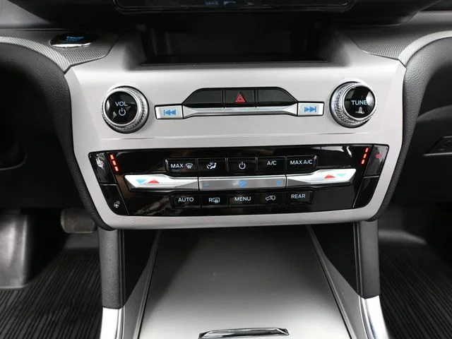 2024 Ford Explorer XLT - Photo 37