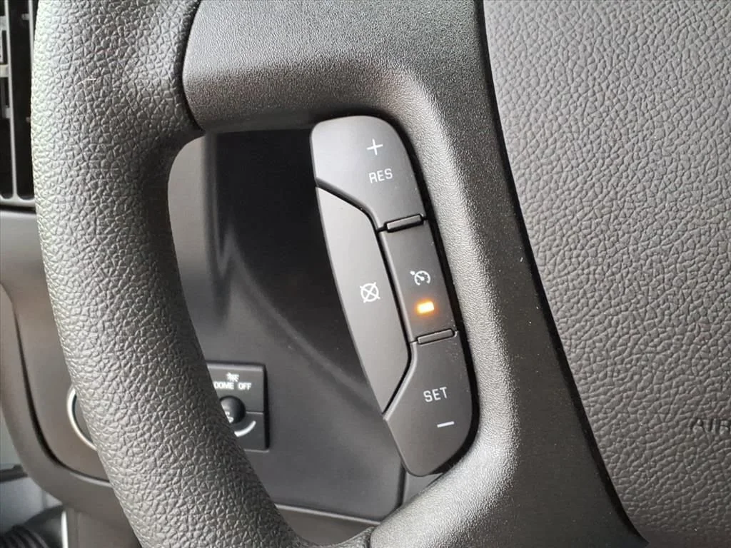 New 2025 Summit White Chevrolet 1WT image 23