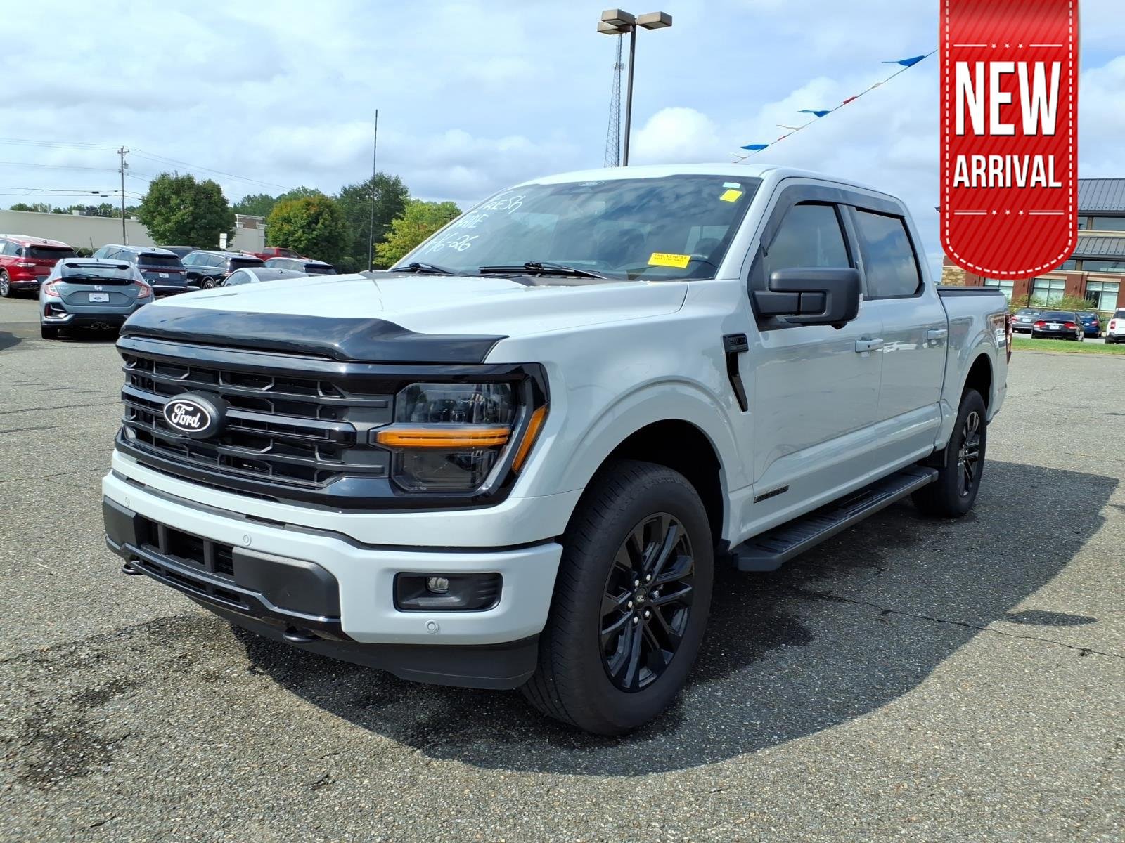 Used 2024 Avalanche Ford XLT image 1