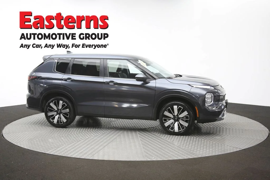 Used 2025 Gray Mitsubishi SE image 47
