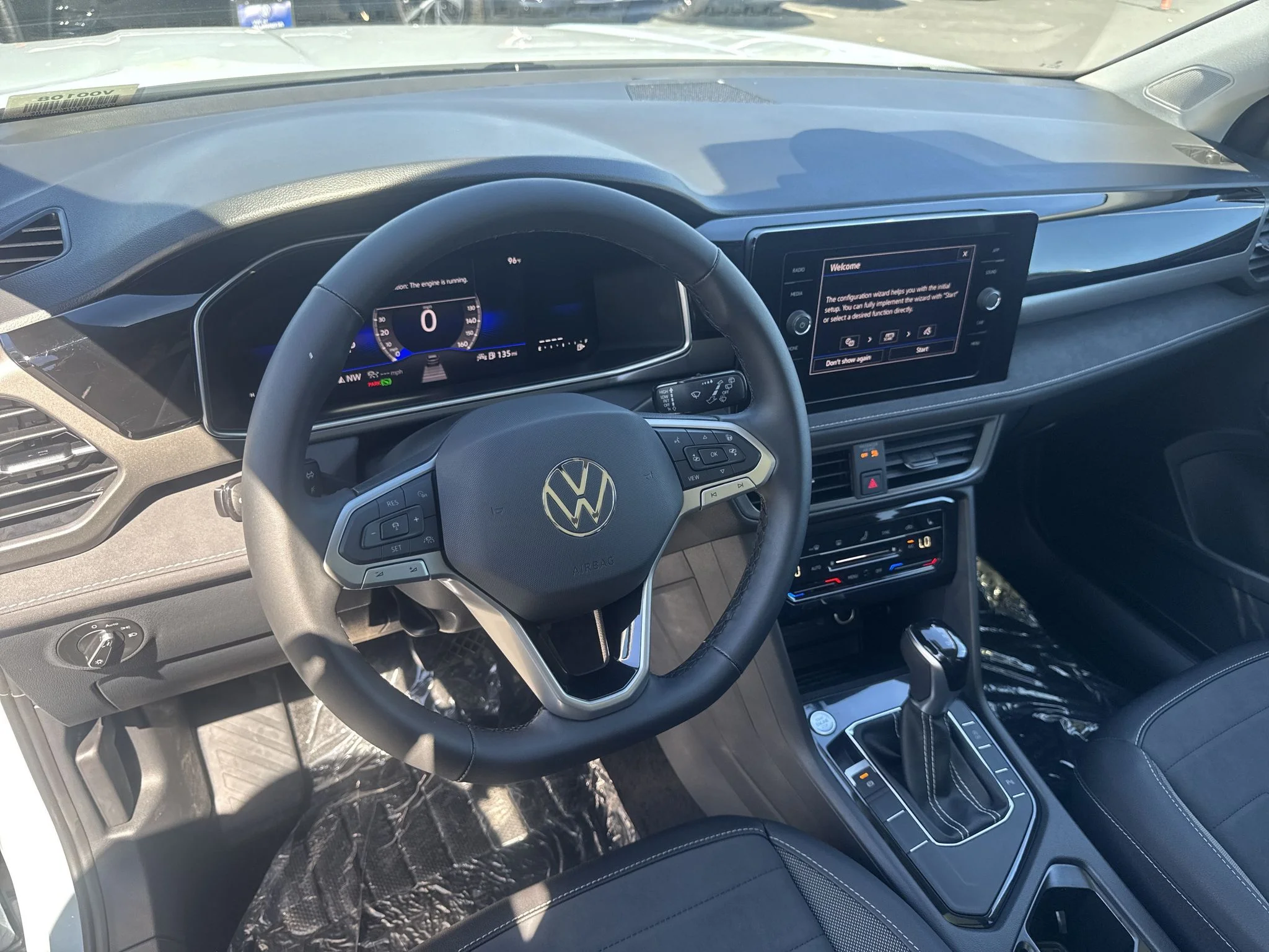 New 2027 Monument Gray w/Deep Black Roof Volkswagen SE Black image 16