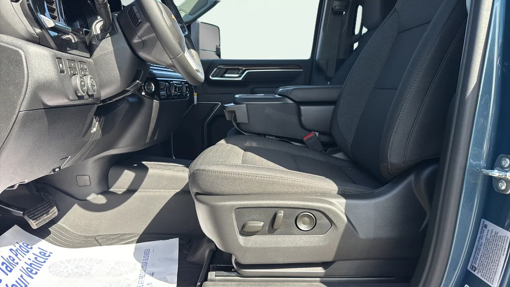 New 2026 Lakeshore Blue Metallic Chevrolet LT image 25