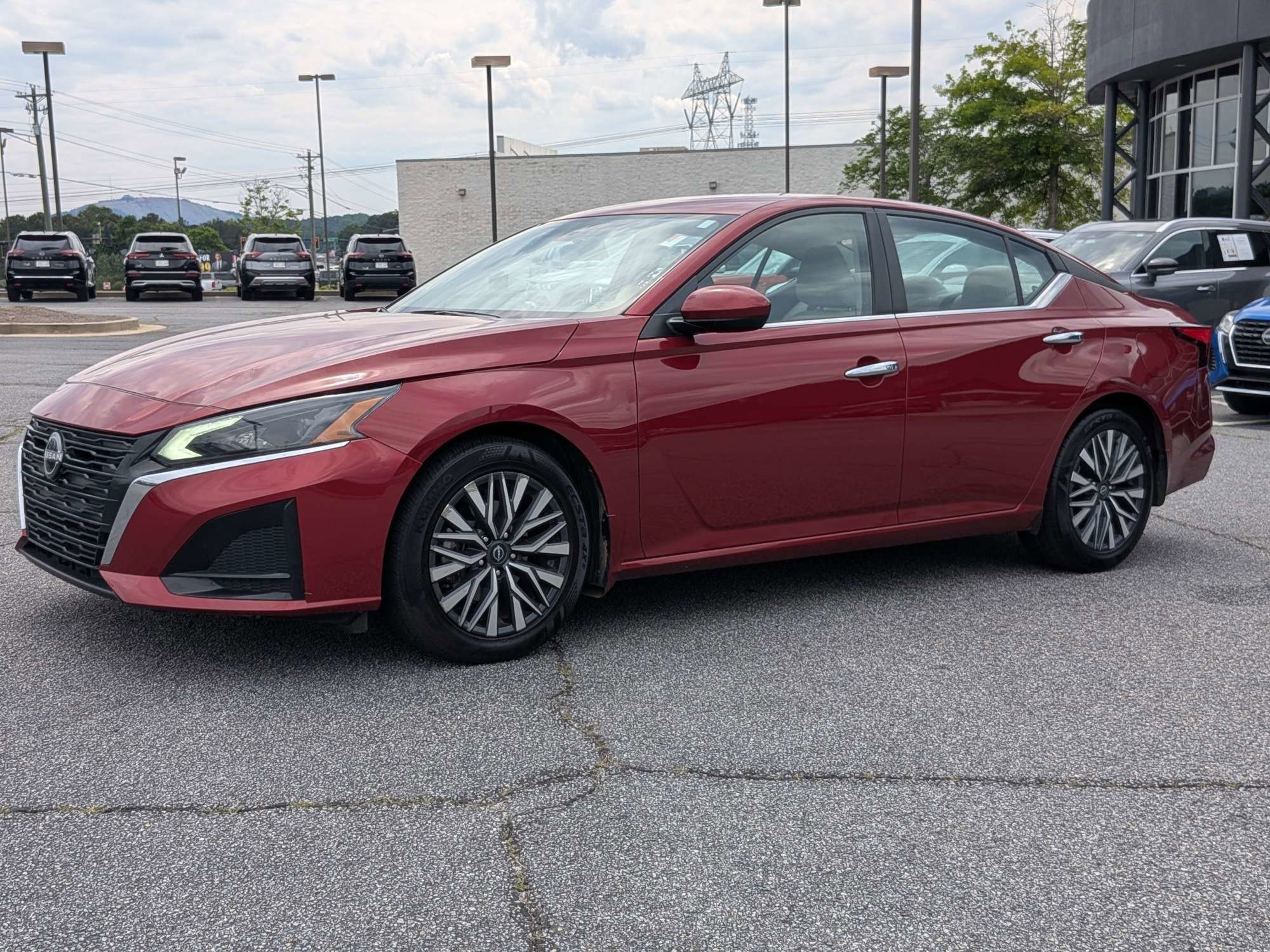 Used 2023 Red Nissan 2.5 SV image 6