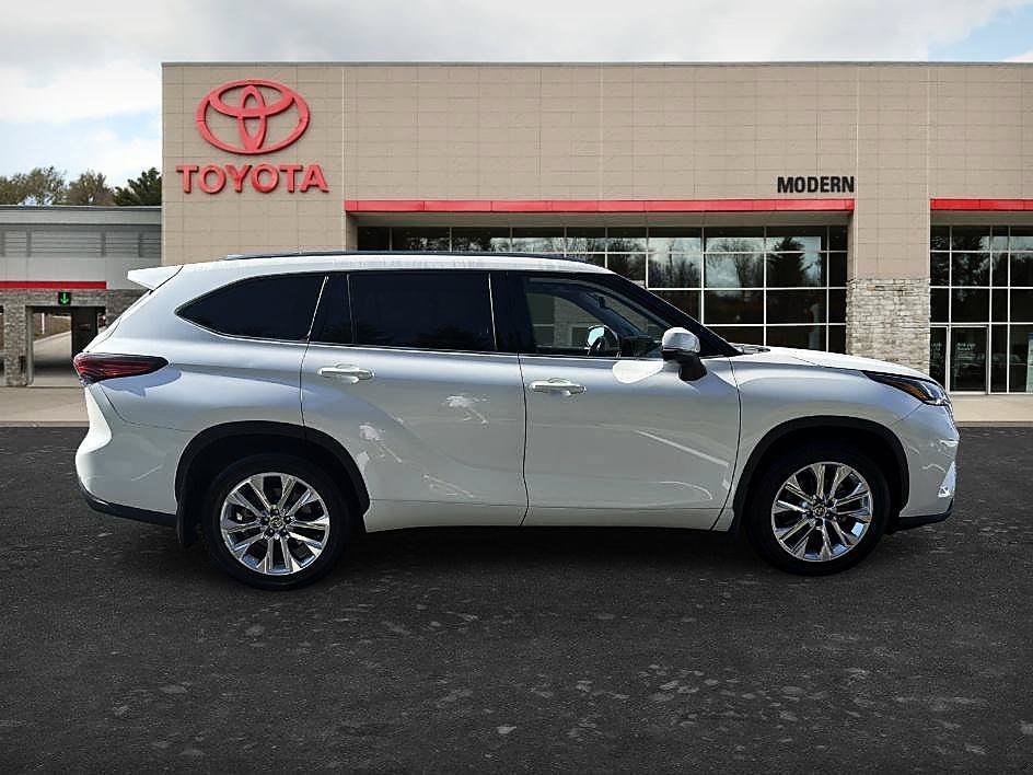 Certified Used 2020 Blizzard Pearl Toyota Limited image 5