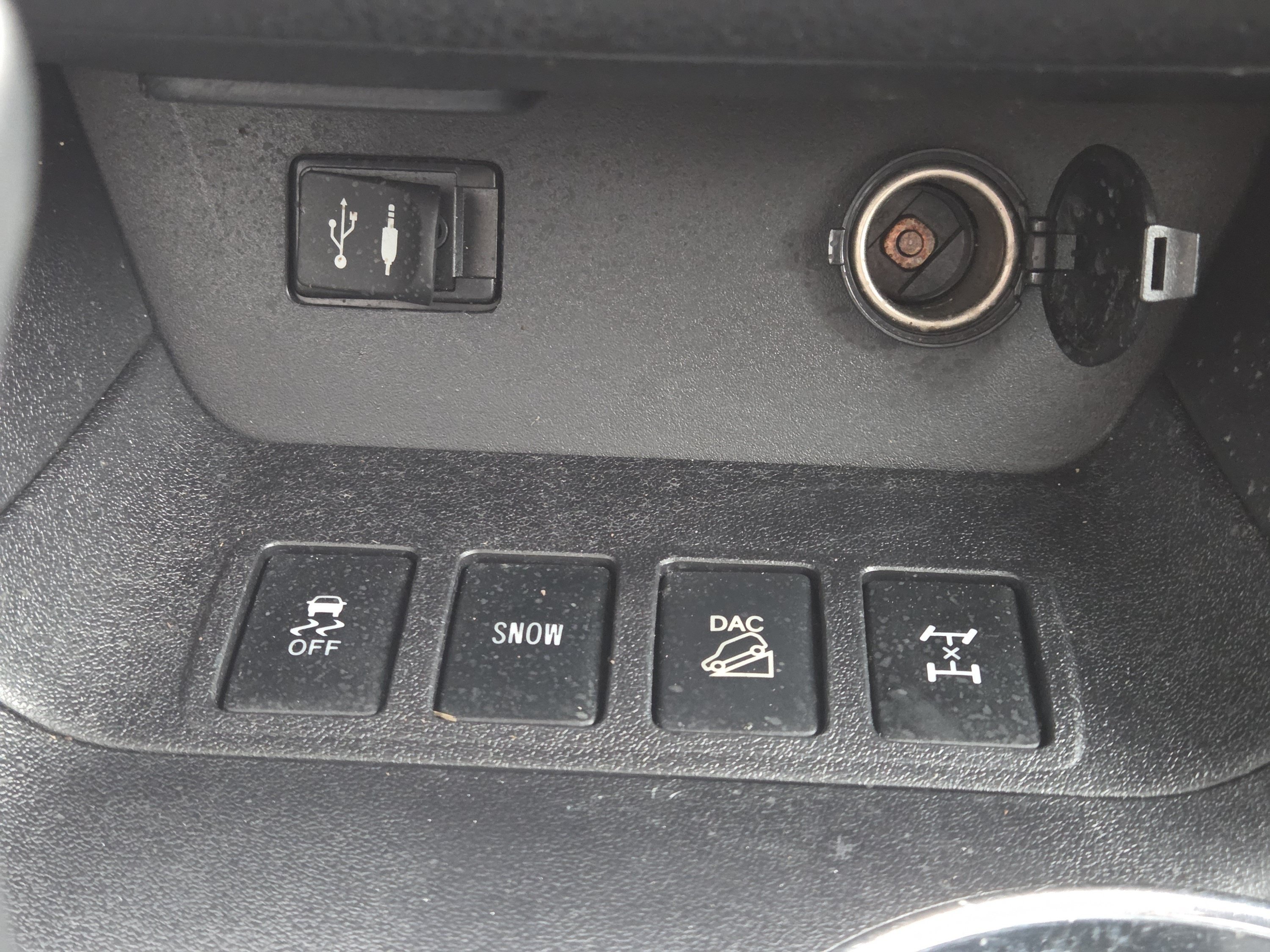 Used 2015 Silver Sky Metallic Toyota LE Plus V6 image 11