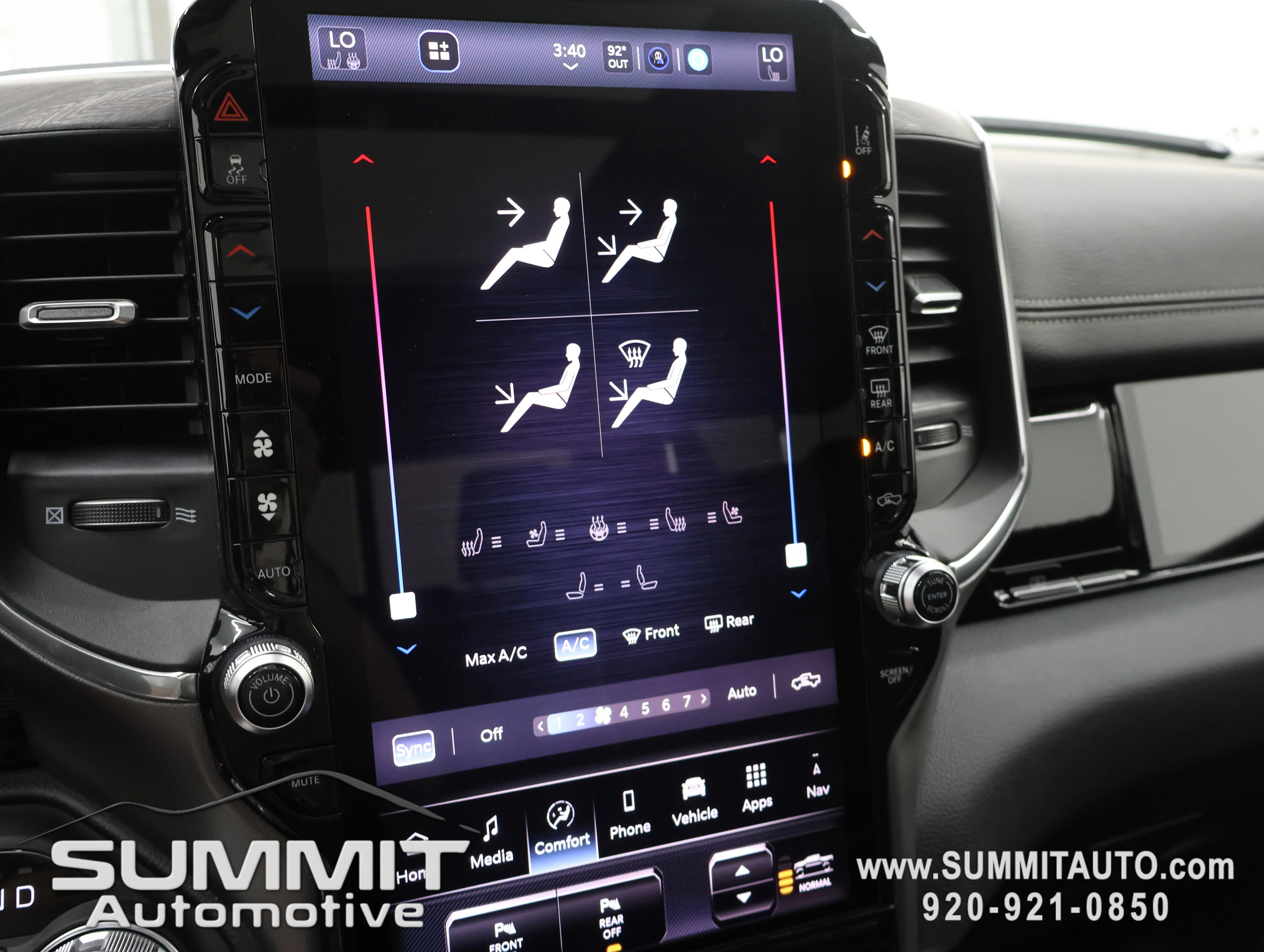 New 2026 Diamond Black Crystal Pearl-Coat Exterior Paint RAM Laramie image 59
