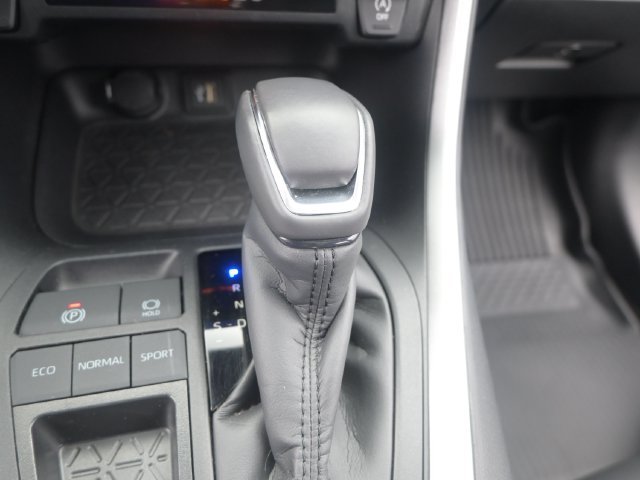 Used 2024 Magnetic Gray Metallic Toyota XLE Premium image 9