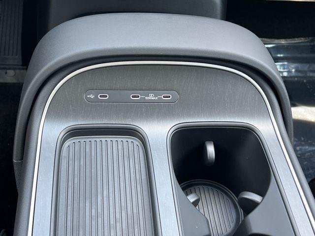New 2026 White Hyundai SE FWD image 19