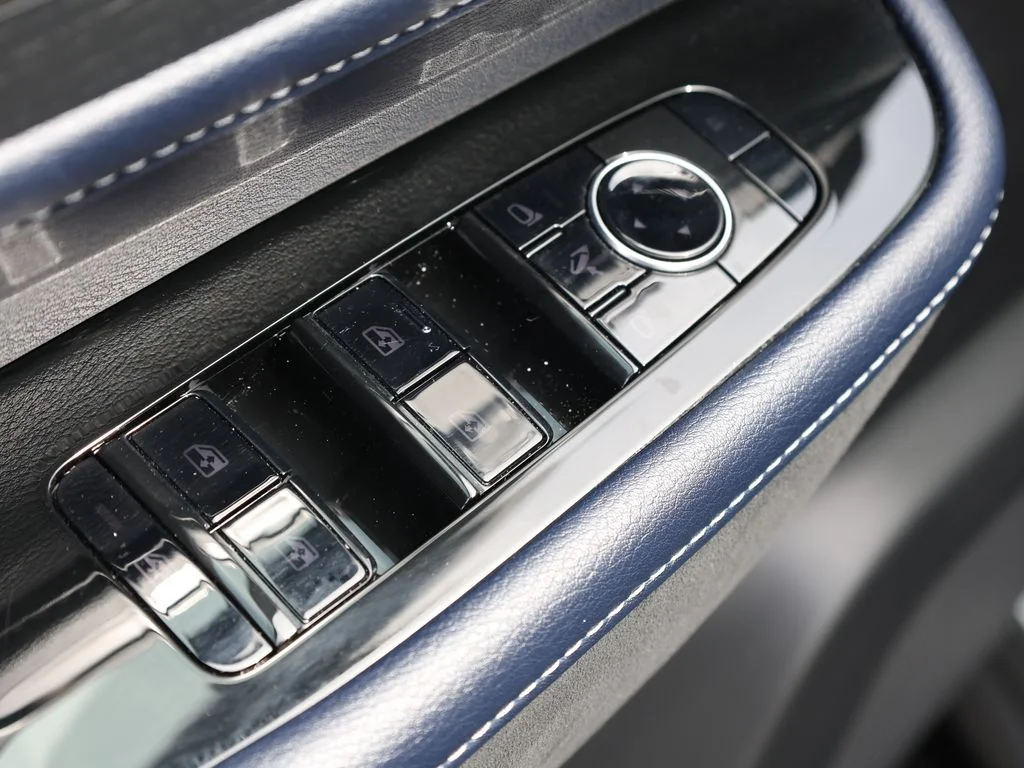 Certified Used 2026 Silver INFINITI SPORT image 13