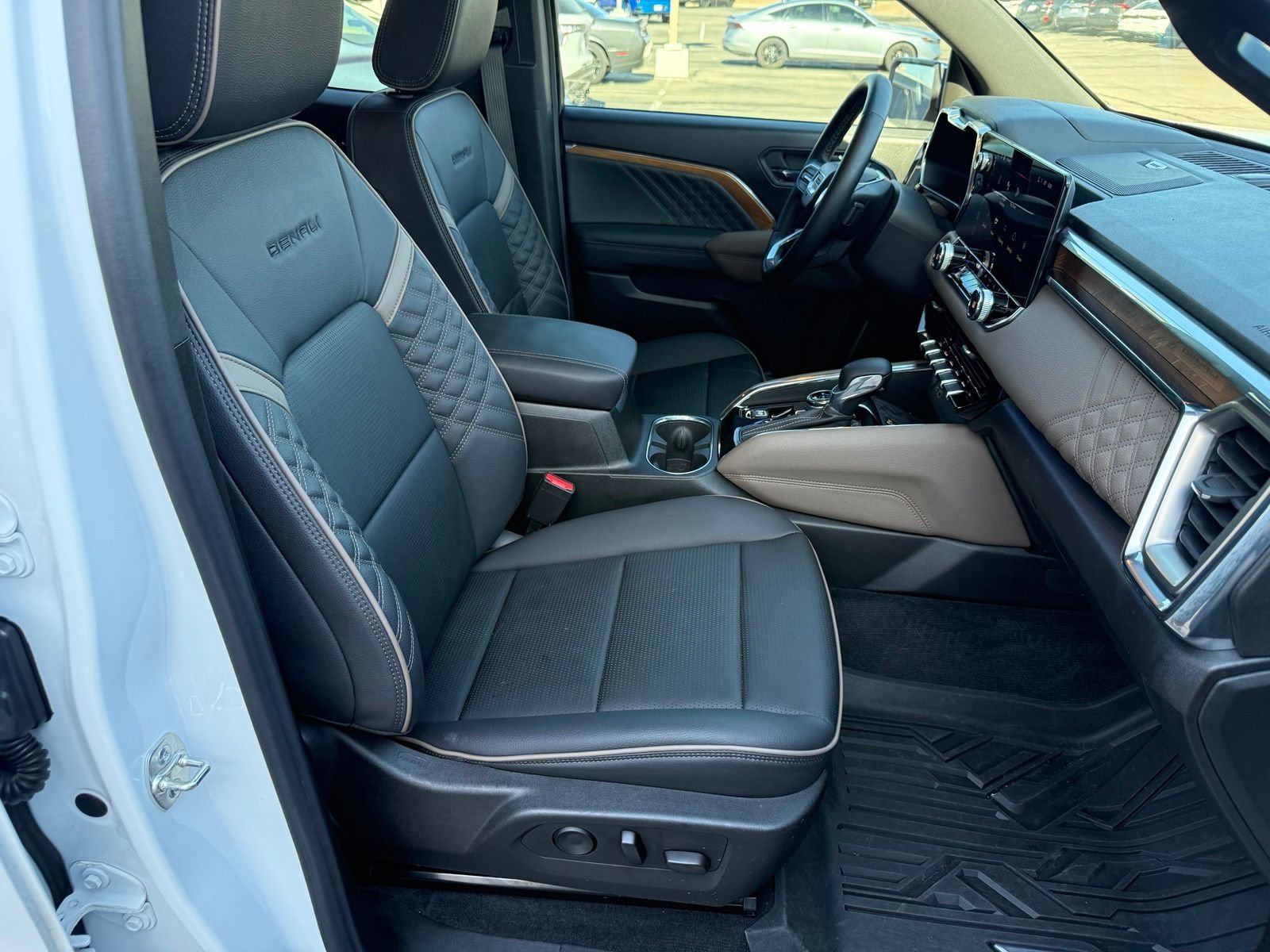 2024 GMC Canyon Denali - Photo 34