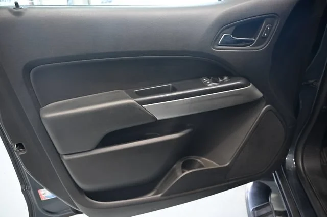 Used 2019 SHADOW GRAY METALLIC Chevrolet 2WD LT image 26