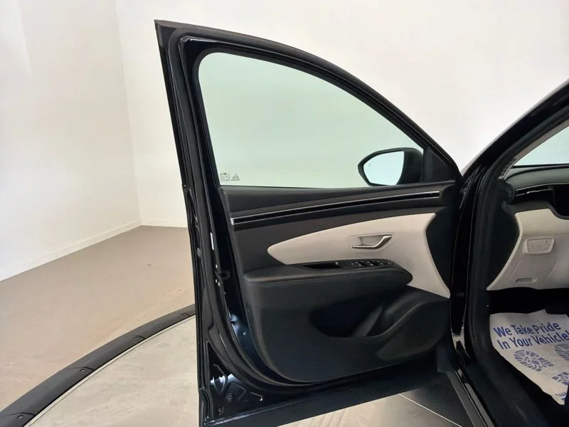 Used 2022 Black Hyundai SEL Convenience image 18