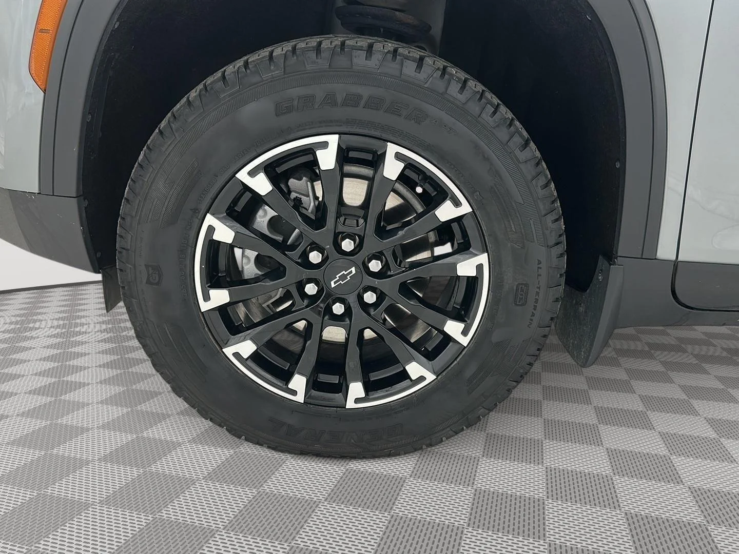Used 2024 Sterling Gray Metallic Chevrolet Z71 image 31