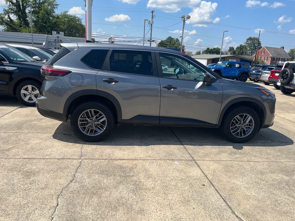 Used 2024 Gray Nissan S image 6
